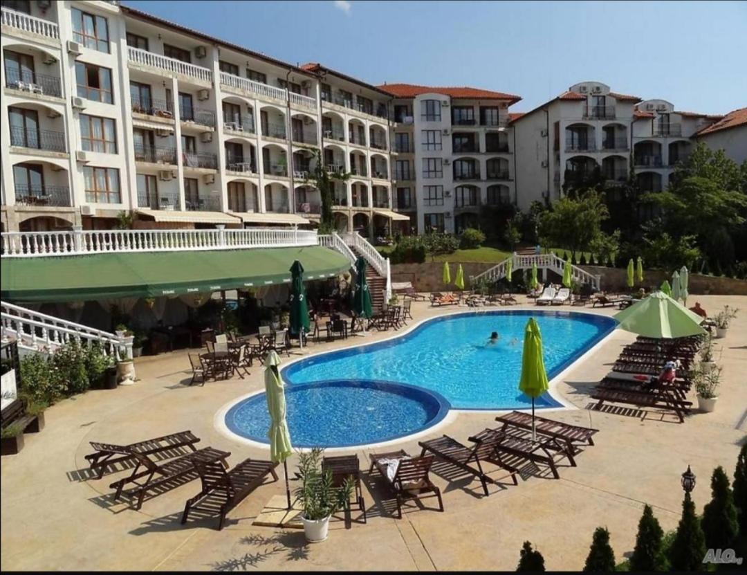 Triumph Holiday Village Sveti Vlas Bagian luar foto