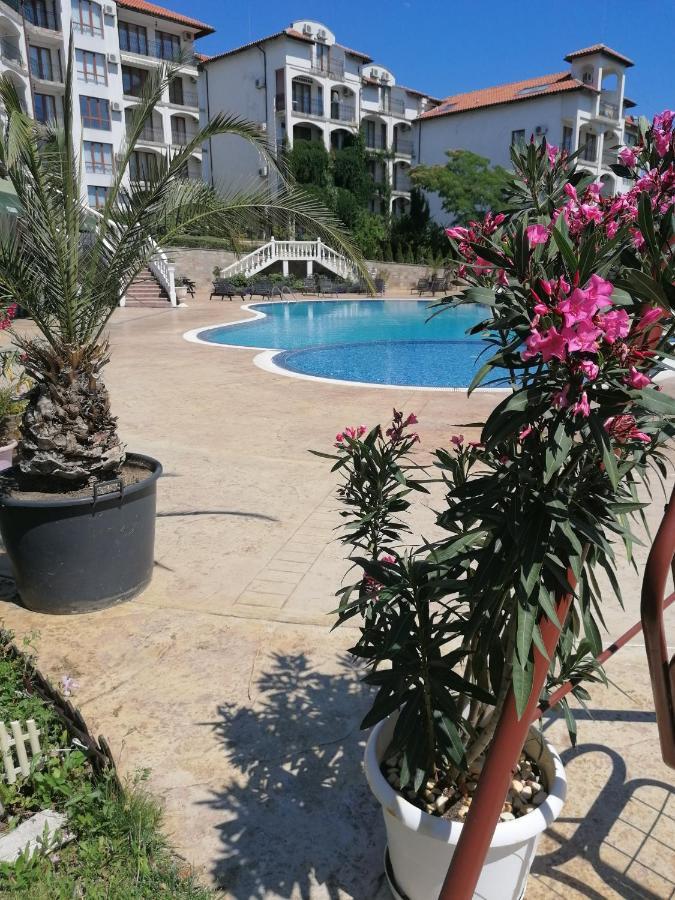 Triumph Holiday Village Sveti Vlas Bagian luar foto